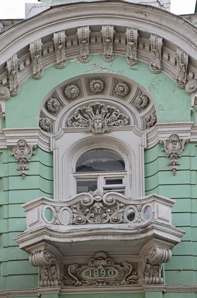 Apartman Moskova tüccar Derneği dekor balkon. 1890 yılında mimar Boris Freidenberg tarafından yapıldı. Rusya, Moskova, 2018 olabilir.