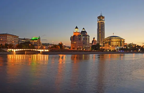 Moskauer Musiktheater Und Die Brücke Ufer Des Moskauer Flusses Abend — Stockfoto