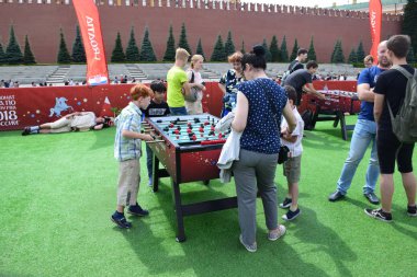 Rusya, Moskova, Haziran 2018. Çocuk oyunları sektörü. 2018 FIFA Dünya Kupası Rusya. Kızıl Meydan Moskova'da Fan Zone.
