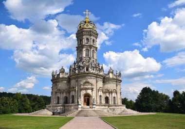 Tanrı'nın annesi Dubrovitsy içinde iz Tapınağı Prens Boris Golitsyn Emlak 1703 İtalyan barok tarzında inşa edilmiştir. Rusya, Moscow region, Temmuz 2018.