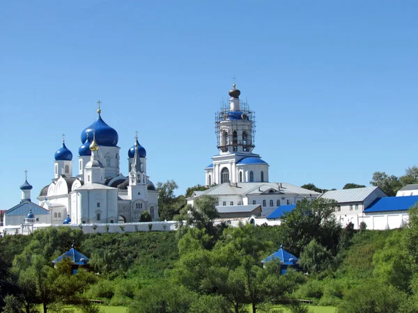 Bogolyubsky 妇女修道院 Bogolyubsky 的前住所在1158年建立了 俄罗斯 弗拉基米尔 2015年8月 — 图库照片