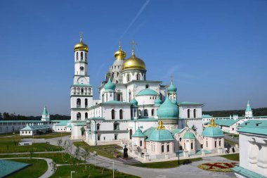 Diriliş Katedrali yeni Kudüs manastır kilisenin Kudüs'te Kutsal türbe benzerlik yılında yaptırılmıştır. Katedral 1685 kutsandı. Rusya, Istra, Eylül 2018