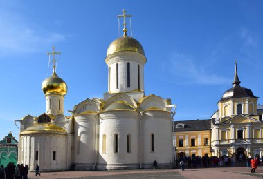 Trinity Katedrali Trinity Sergius Lavra ilk taş yapısında yapıldı ve 1422 Sırp rahipler tarafından yaptırılmıştır. Rusya, Sergiev Posad, Eylül 2018.