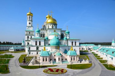 Katedral ana birime doğudan yeraltı kilise Aziz Konstantin ve Helen bitişik. Kilise inşaatı altında Patrik Nikon, 1658 başladı. Rusya, Istra, Eylül 2018