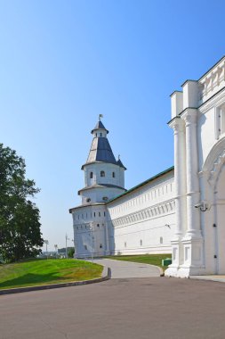 Kale duvarı ve yeni Kudüs manastır sekiz kuleleri 1690 yılında Mimar Yakov Bukhvostov gözetiminde inşa edildi. Rusya, Istra, Eylül 2018