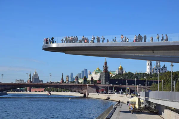 Zaryadie peyzaj 2014-2017 yılında New York mimari firma Diller Scofidio Renfro tarafından liderliğindeki konsorsiyum proje tarafından inşa edilmiştir. Rusya, Moskova, Eylül 2018