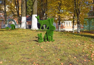 Chernigov, Prens Igor Katedrali yanındaki parkta hayvan heykelleri. Rusya, Moskova, Ekim 2018