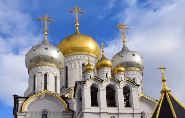 Virgin Zachatievsky manastırdaki Nativity katedral 20082012 sözde Rus tarzında inşa edilmiştir. Andrey Anisimov mimar. Moskova, Mart 2019.
