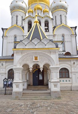 Virgin Zachatievsky manastırdaki Nativity katedral 20082012 sözde Rus tarzında inşa edilmiştir. Andrey Anisimov mimar. Moskova, Mart 2019.