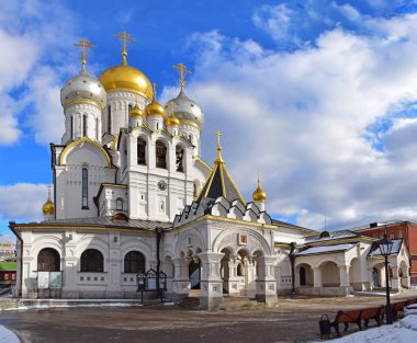 Virgin Zachatievsky manastırdaki Nativity katedral 20082012 sözde Rus tarzında inşa edilmiştir. Andrey Anisimov mimar. Moskova, Mart 2019.
