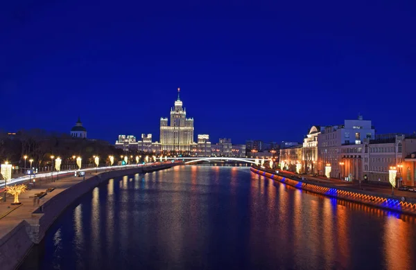 Vista Del Río Moskva Edificio Residencial Gran Altura Desde Plataforma —  Fotos de Stock