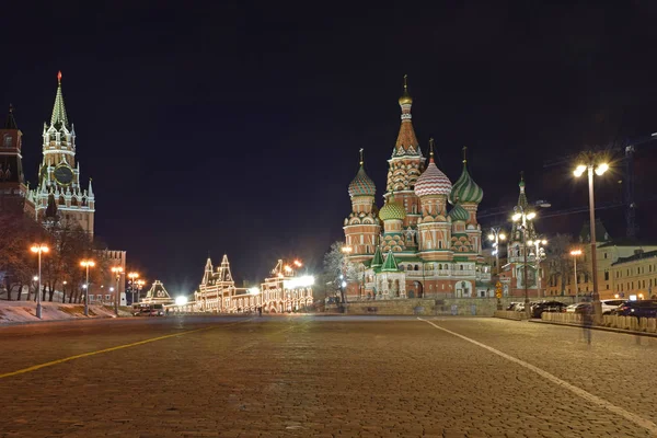 ポクロフ スキー大聖堂は 1561 年に建てられました 大聖堂の建築家 Postnik 寺院のスタイルは ロシア建築の伝統を兼ね備えています ロシア モスクワ — ストック写真