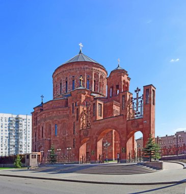 Rab'bin Transfigürasyonu Katedrali, 2013 yılında açılan Ermeni tapınak kompleksinin bir parçasıdır. Mimar Artak Gülyan. Rusya, Moskova, Nisan 2019.