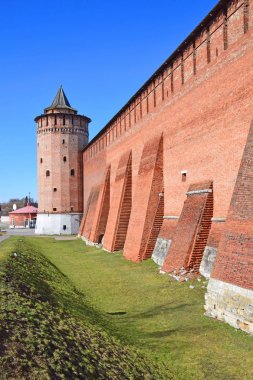 Kolomna Kremlin 1525-1531 yılında Çar Vasily III emriyle inşa edilmiştir. Rusya, Kolomna, Nisan 2019.