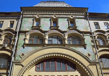 Savvino-Storozhevsky manastırının Metochion modern ve barok unsurları ile sözde Rus tarzında mimar Ivan Kuznetsov tasarımı tarafından 1907 yılında inşa edilmiştir. Rusya, Moskova, Nisan 2019