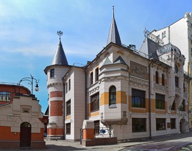 1900 yılında Moskova'nın en güzel binalarından biri mimar F. Shechtel projesi ile Alexander Levenson'ın matbaası için inşa edilmiştir. Rusya, Moskova, Mayıs 2019. 