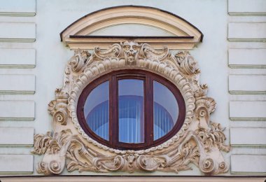 Üç katlı bina 1893 yılında mimar Vp Zagorski tarafından mağazayı ağırlamak üzere inşa edilmiştir. Rusya, Moskova, Mayıs 2019