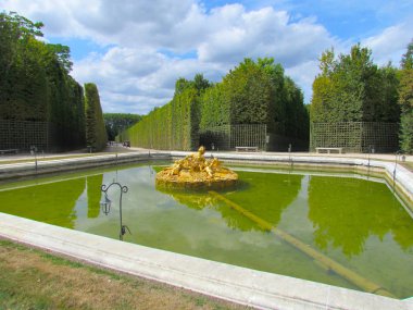 Versailles Fransız krallarının ikamet Park Louis XIII saltanatı altında 13. Plan Claude Mollet ve Jacques Boise tarafından geliştirilmiştir. Fransa, Versailles, Ağustos 2019.