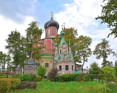 Tapınak Çar I. Peter'ın kız kardeşlerinin yemini üzerine inşa edilmiştir- Catherine ve Sophia. Katedral 1698 yılında açılmıştır. Mimar bilinmiyor. Rusya, Moskova, Eylül 2019.