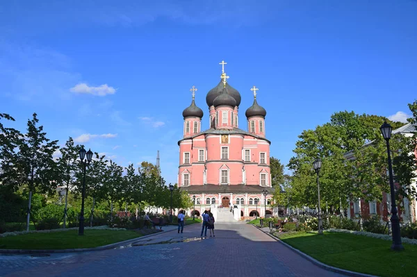 Templet Byggdes Löftet Systrarna Tsar Peter Catherine Och Sophia Domkyrkan — Stockfoto