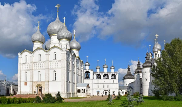 罗斯托夫克里姆林宫建于1680年 根据客户大都会乔纳西索维奇的单一计划 在克里姆林宫的领土上有5座教堂等 俄罗斯 罗斯托夫 2019年8月 — 图库照片
