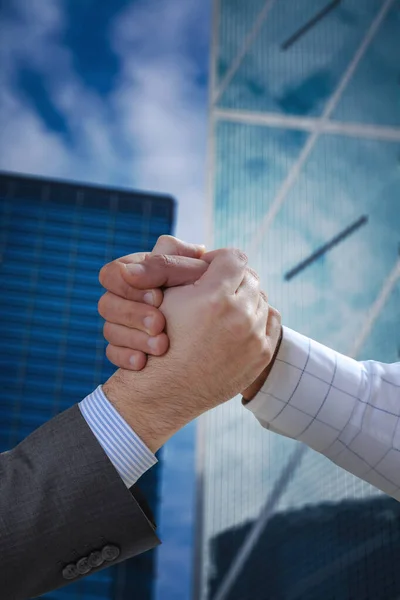 Businessmen Shaking Hands Deal Front Cityscape Building — Stock Photo, Image