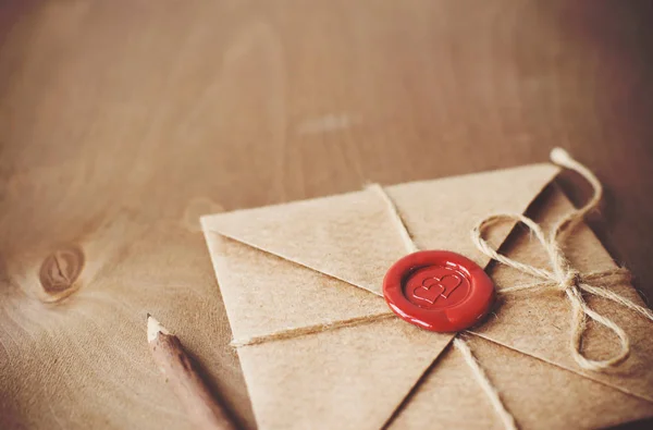 Liefdesbrief en potlood — Stockfoto