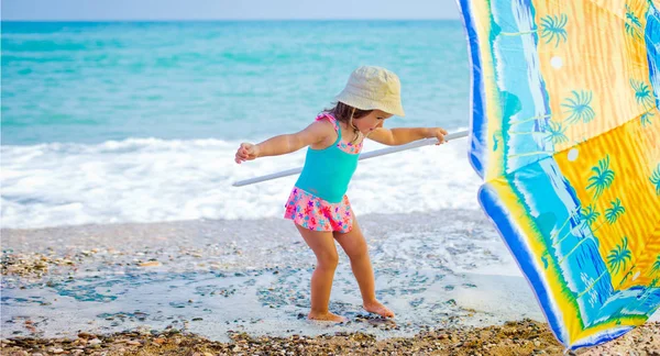 Meisje Spelen Het Strand Zomer Vakantie Kinderen Natuur Met Prachtige — Stockfoto