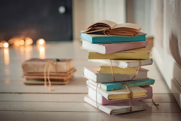 Stapel oude boeken — Stockfoto