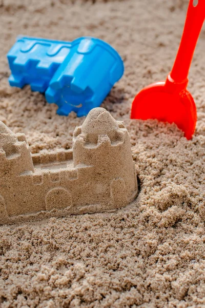 Children toys for build the sandcastle, Shovel, Molds laying on the sand at the seashore, — Stock Photo, Image
