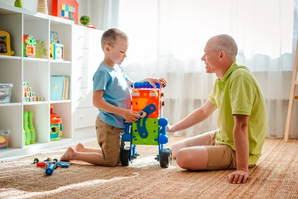 Family, childhood, creativity, activity and the concept of people-happy father and little son — Stock Photo, Image