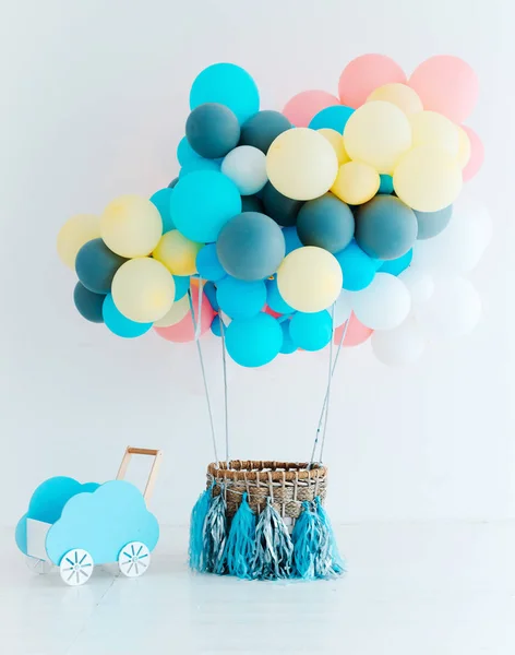 Festive balloons with basket on white background. Congratulations on the newborn. — Stock Photo, Image