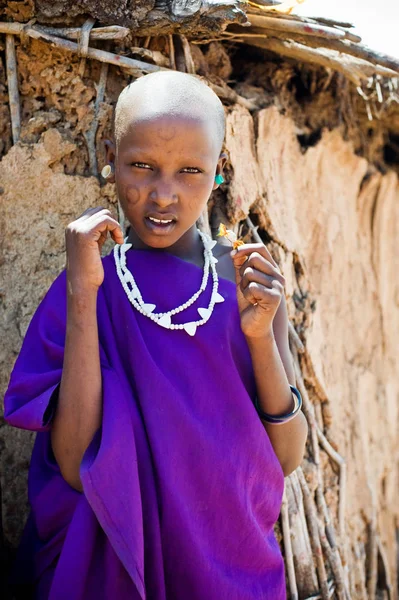 Parque Nacional Tsavo East. Kenya. 9 de janeiro de 2012. Maasai crianças — Fotografia de Stock