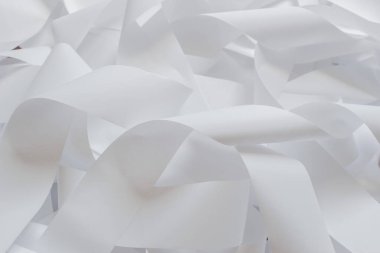 Yazar kasa bandı yumuşak gri arka planda izole edildi.