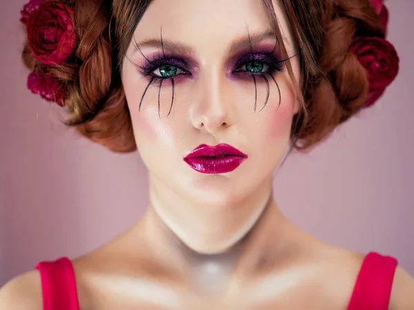 Sanatsal Makyaj Saç Modeliyle Portresi Kapatın — Stok fotoğraf