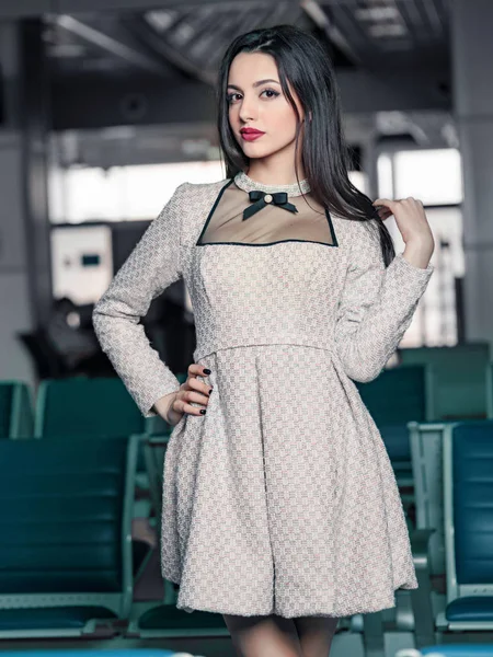 Young Brunette Model Posing Airport — Stock Photo, Image