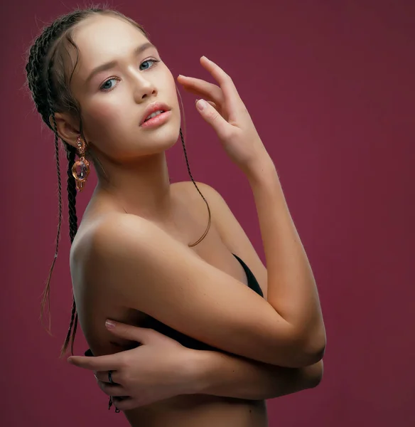 Młody Model Narwiańskim Pozowanie Studio — Zdjęcie stockowe
