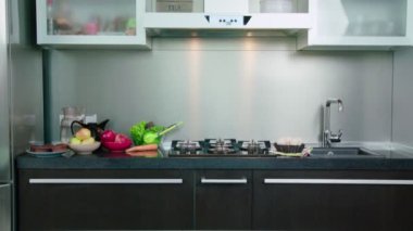  Modern mutfağın içi.