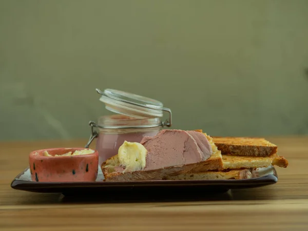 Tostadas Frescas Paté Casero Sobre Mesa Madera — Foto de Stock