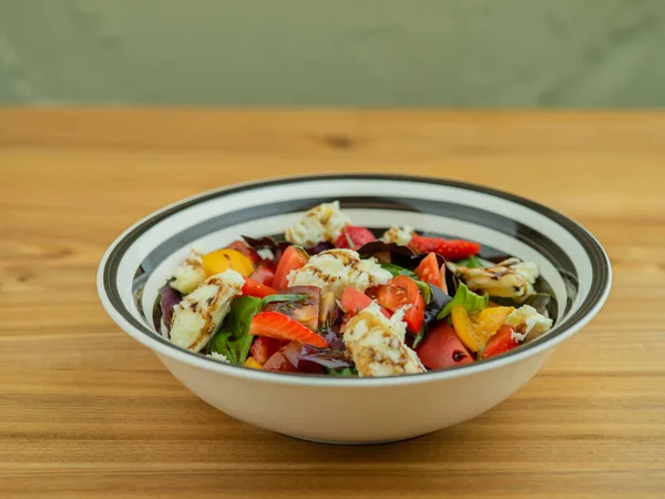 Gesunder Salat Schüssel Auf Dem Tisch — Stockfoto