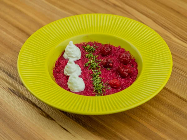 Nahaufnahme Von Hausgemachtem Essen Auf Dem Tisch — Stockfoto