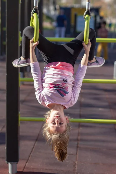 Young Girl Exercising Gymnastic Rings Upside Position Playground — Stock Photo, Image