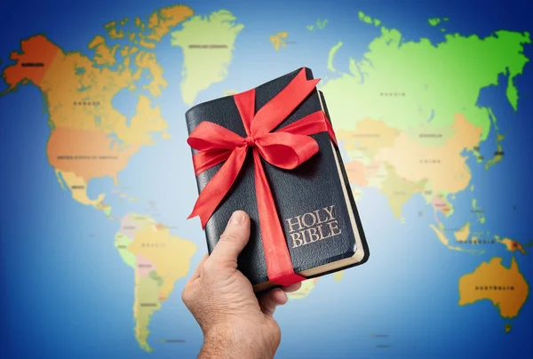 Das Geschenk der Heiligen Bibel an die Menschheit lizenzfreie Stockfotos
