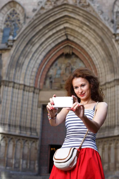 Mujeres Turísticas viajando, caminando en la calle —  Fotos de Stock