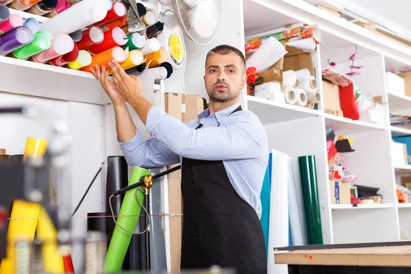 Man designer and print operator with vinyl paper at print manufacturing — Stock Photo, Image
