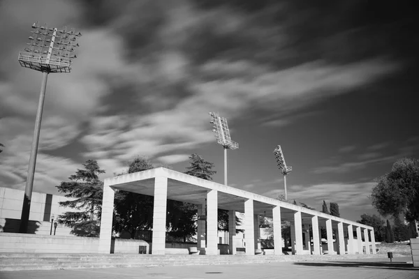 Zwart-wit infrarood foto, Spanje, Barcelona, Plaza Europa — Stockfoto