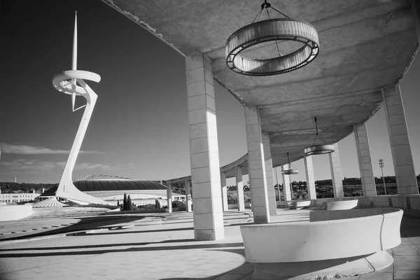 Fotos de infrarrojos en blanco y negro, España, Barcelona, Plaza Europa —  Fotos de Stock