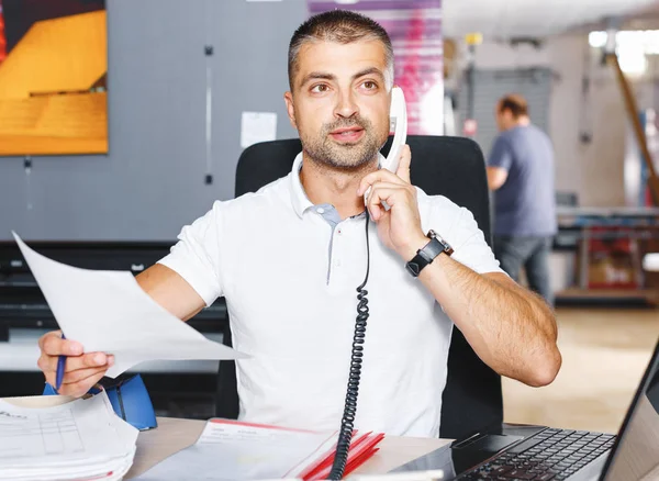 Portrait successful Businessman entrepreneur working at busy office — Stock Photo, Image