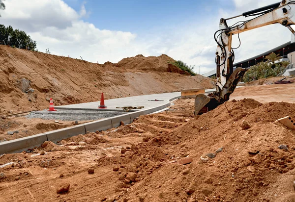 Rénovation de la zone de promenade dans le parc de la ville — Photo