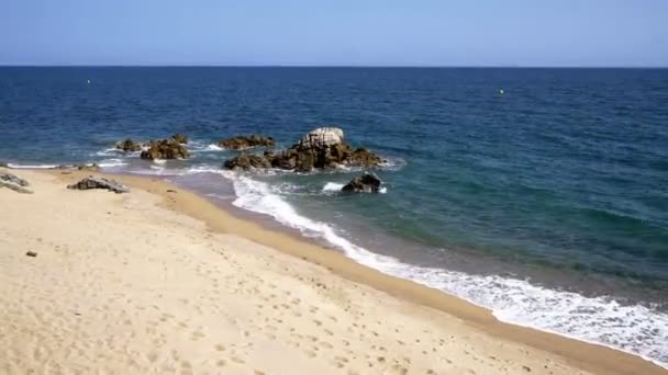 晴れた日のビーチエリア — ストック動画